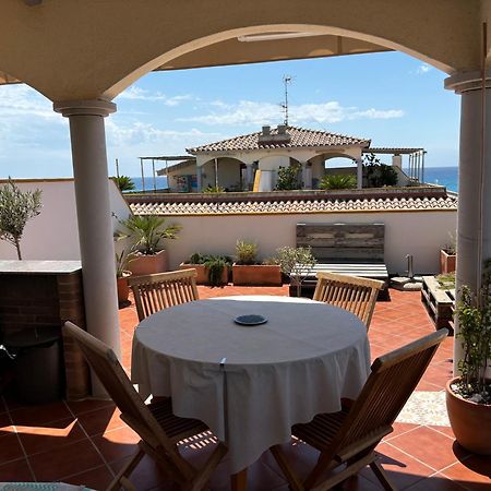 Cal Salmare Seafront Apartment With Rooftop Terrace And Pool Calafell Extérieur photo