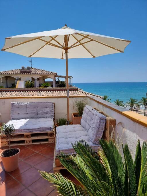 Cal Salmare Seafront Apartment With Rooftop Terrace And Pool Calafell Extérieur photo