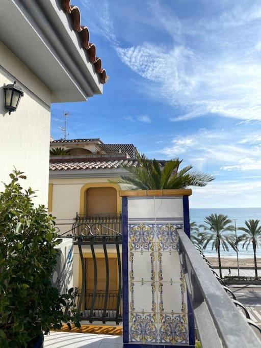 Cal Salmare Seafront Apartment With Rooftop Terrace And Pool Calafell Extérieur photo