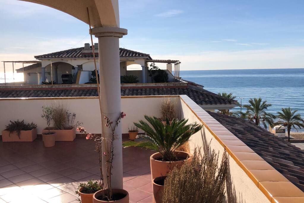 Cal Salmare Seafront Apartment With Rooftop Terrace And Pool Calafell Extérieur photo