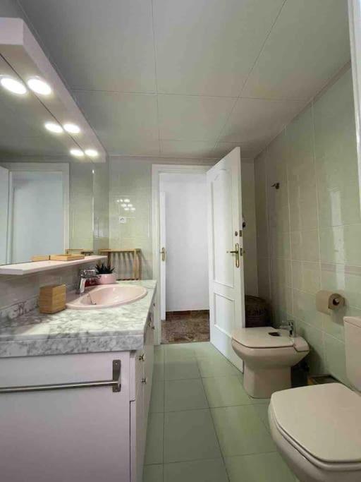 Cal Salmare Seafront Apartment With Rooftop Terrace And Pool Calafell Extérieur photo