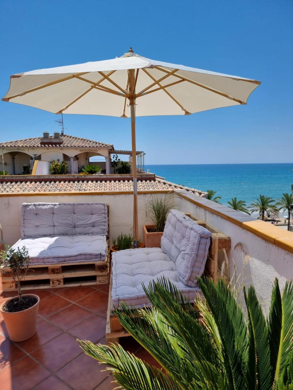 Cal Salmare Seafront Apartment With Rooftop Terrace And Pool Calafell Extérieur photo